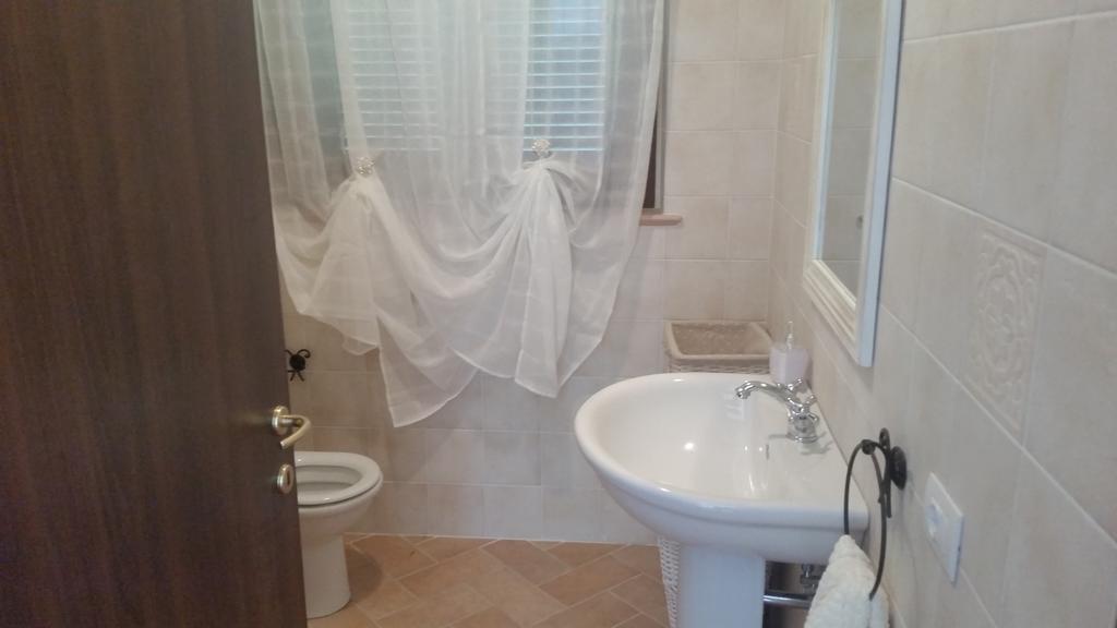 B&B Le Rose Spello Δωμάτιο φωτογραφία
