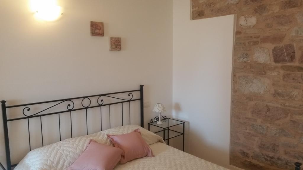 B&B Le Rose Spello Δωμάτιο φωτογραφία